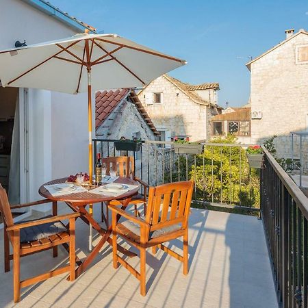 Zlatin Dvor - Apartments For 3, Terrace, Trogir Center, Beach At 5-Min, Bike Friendly Εξωτερικό φωτογραφία