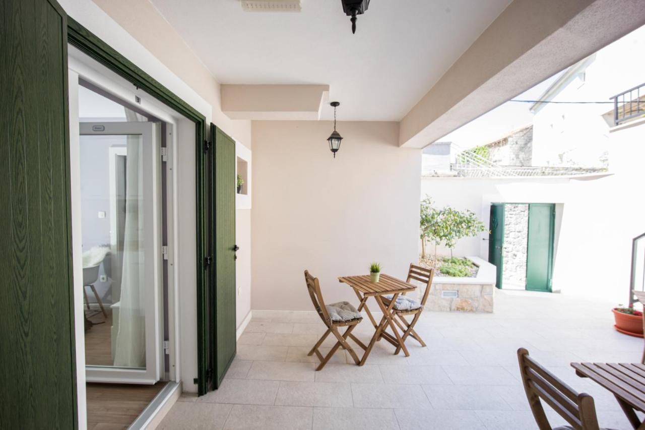 Zlatin Dvor - Apartments For 3, Terrace, Trogir Center, Beach At 5-Min, Bike Friendly Εξωτερικό φωτογραφία