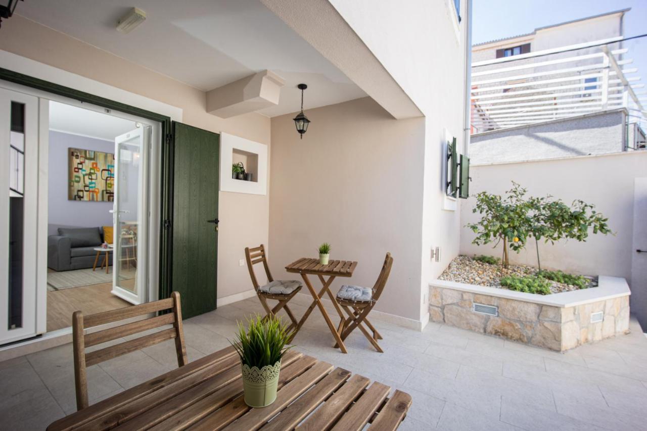 Zlatin Dvor - Apartments For 3, Terrace, Trogir Center, Beach At 5-Min, Bike Friendly Εξωτερικό φωτογραφία