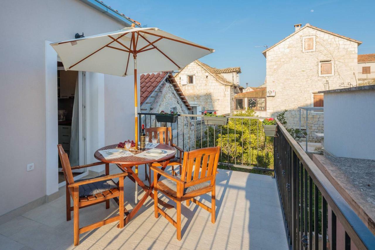 Zlatin Dvor - Apartments For 3, Terrace, Trogir Center, Beach At 5-Min, Bike Friendly Εξωτερικό φωτογραφία