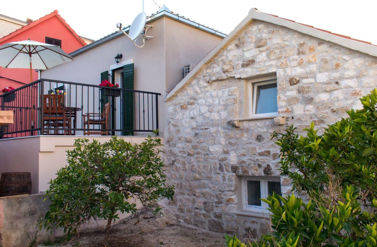 Zlatin Dvor - Apartments For 3, Terrace, Trogir Center, Beach At 5-Min, Bike Friendly Εξωτερικό φωτογραφία